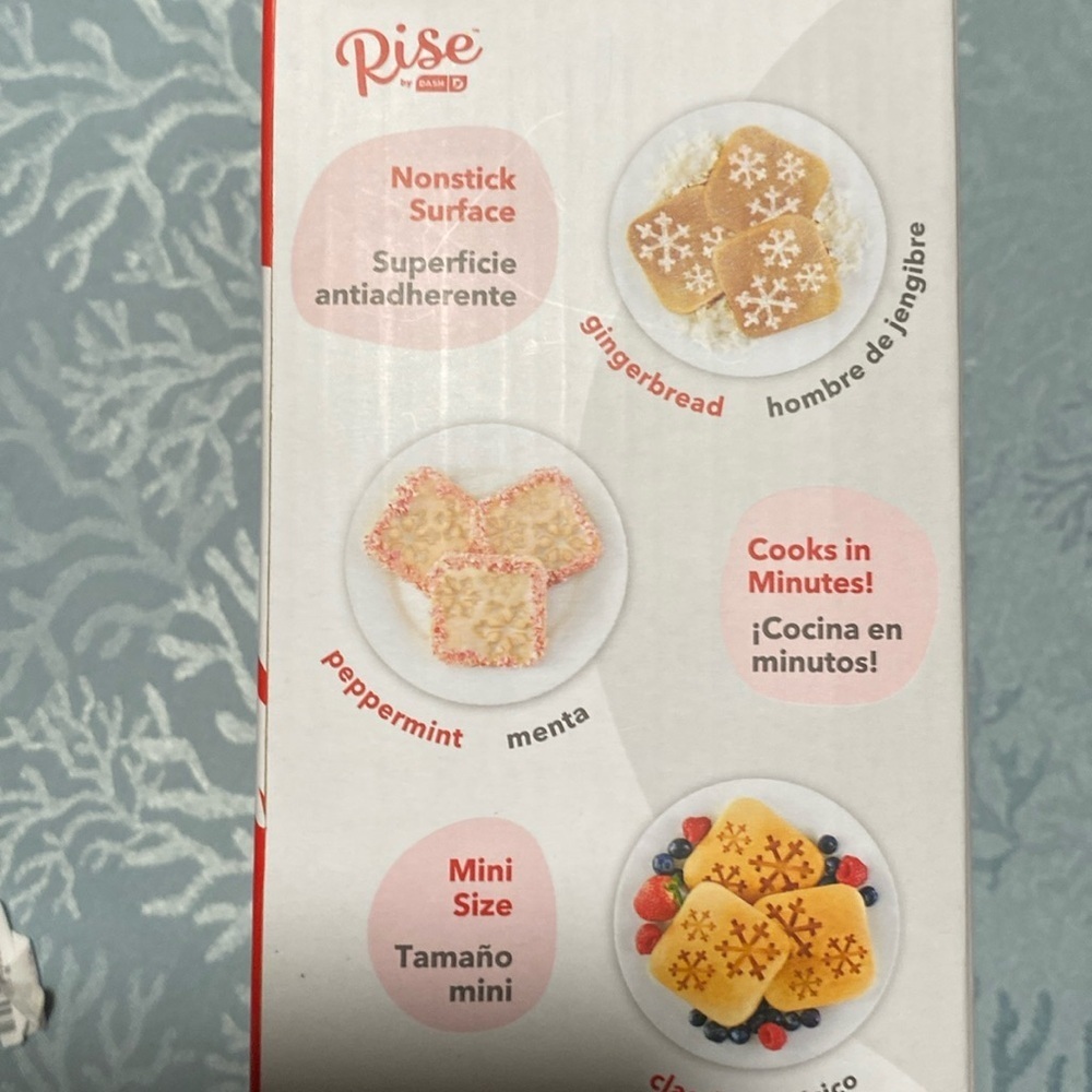 NIB Snowflake waffle maker - Picture 4 of 4